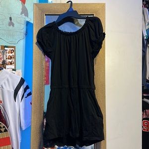 Black Jumper, Has pockets